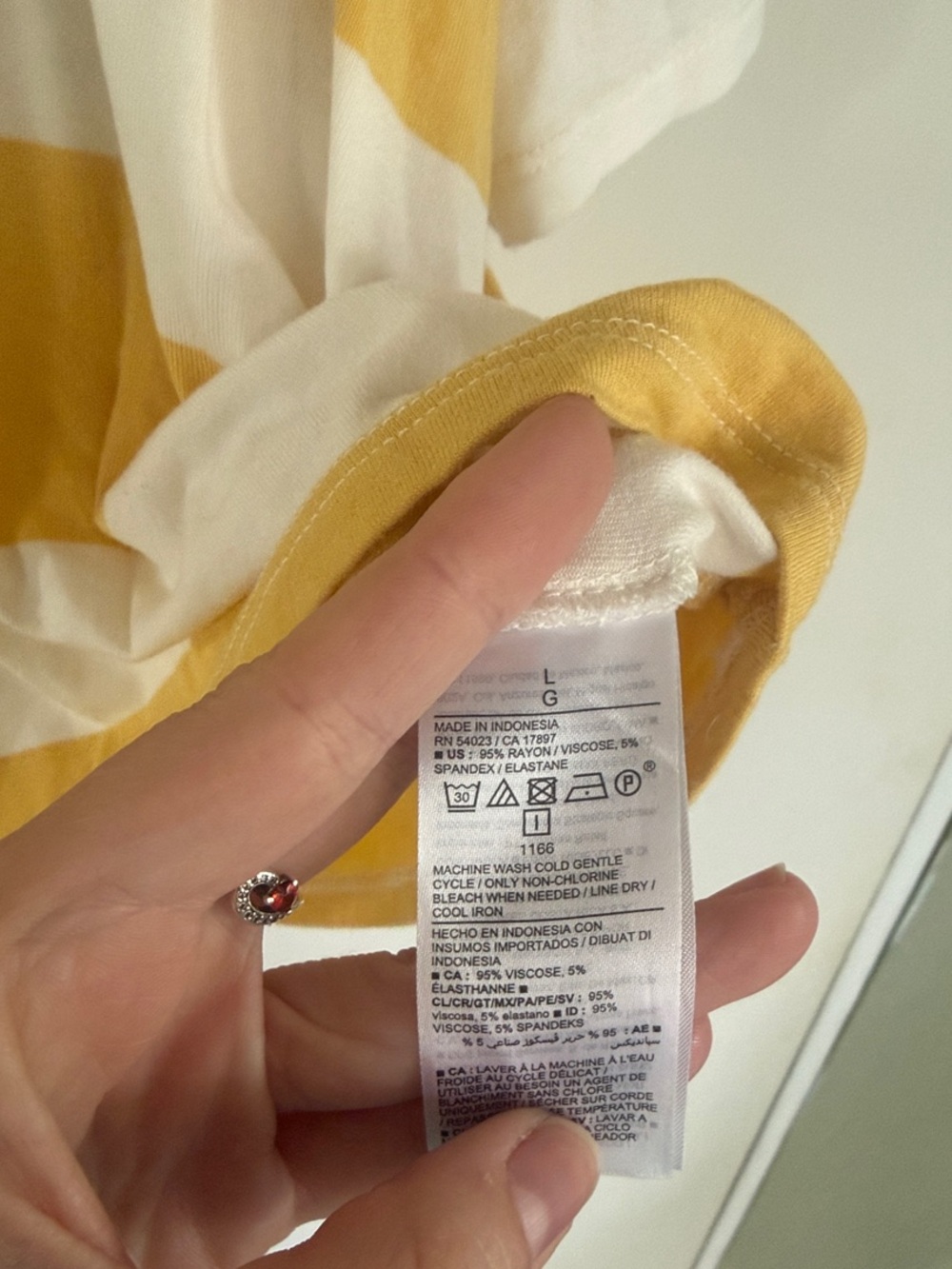 Old Navy Women’s Yellow & White Cotton Striped Relaxed Tee Sz L EUC - Picture 3 of 4